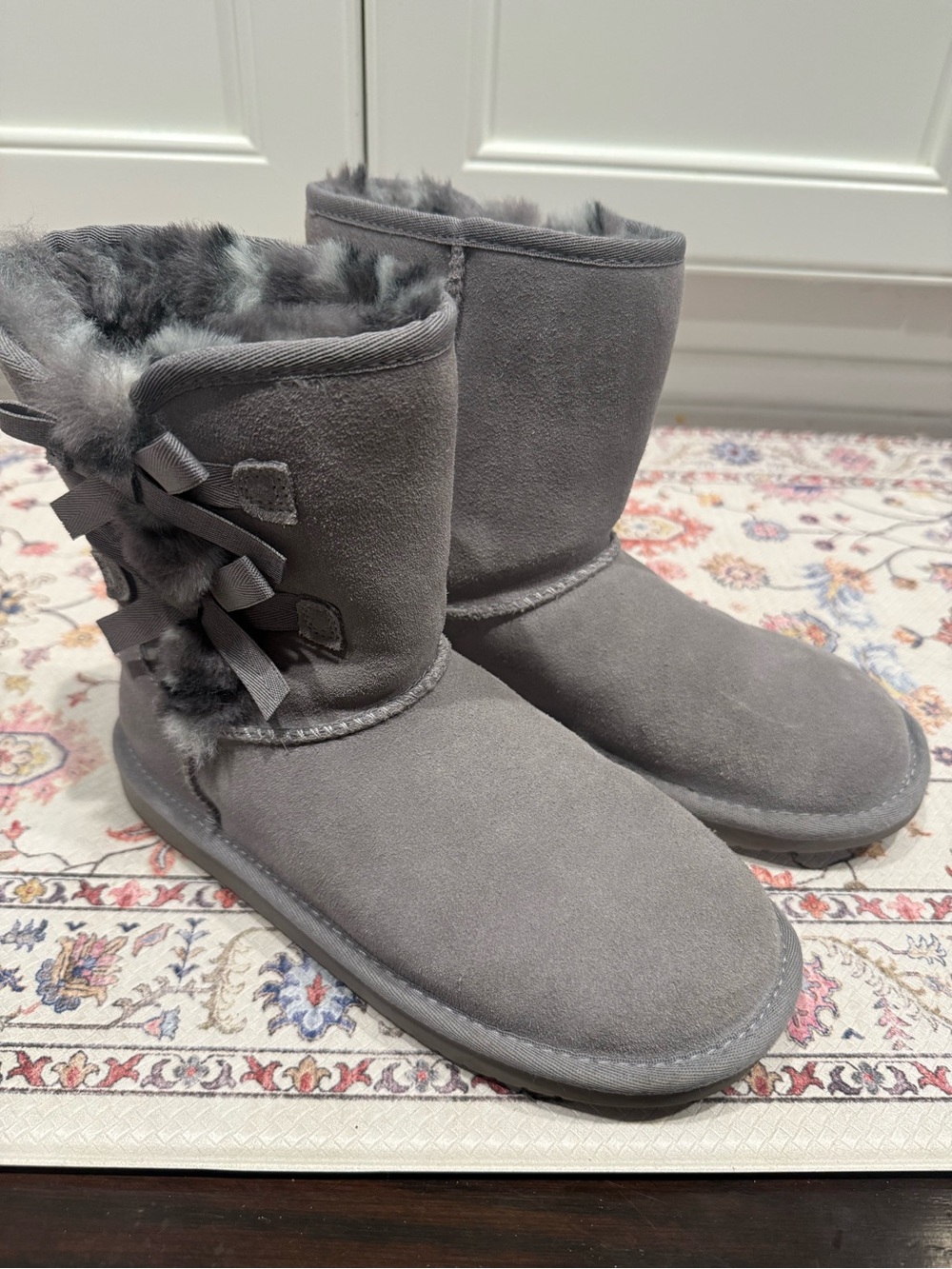 Girls Cozy Gray Faux-Shearling Winter Boots . Gently used